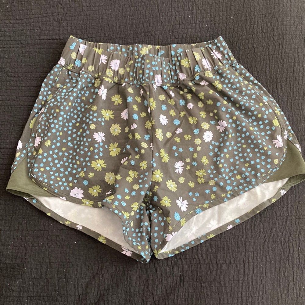 NWOT aerie Offline floral period running shorts 🏃‍♀️ 💚